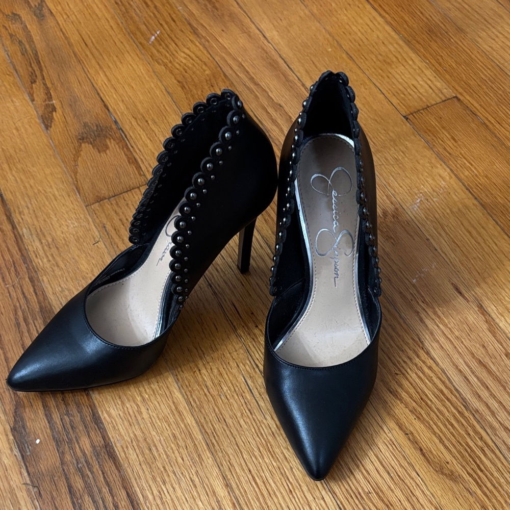 Jessica Simpson Black Scalloped Heels